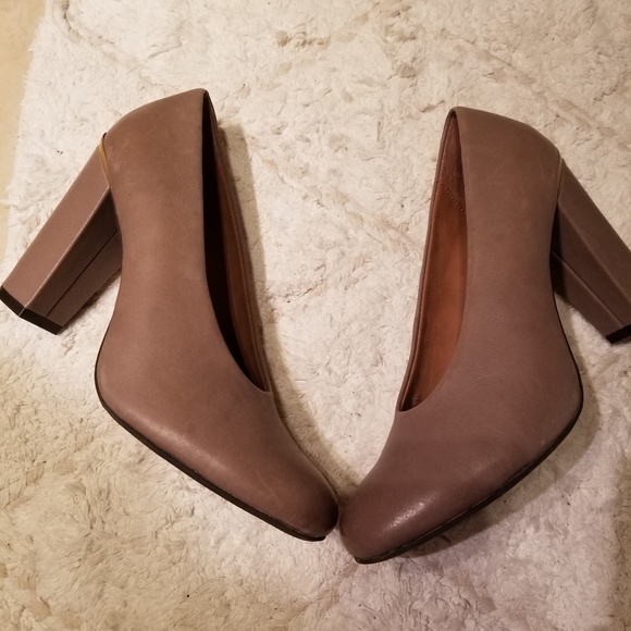 5/$20 Nicole Leather Pumps, Banyan, 6 1/2 M - Picture 6 of 8